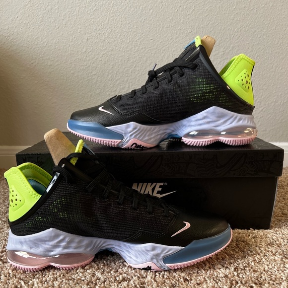 Nike LeBron 19 Low ‘Ghost Green’ - Picture 2 of 10